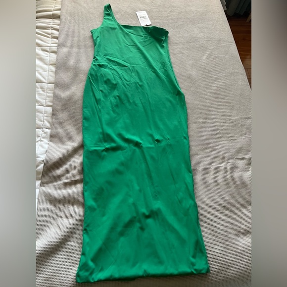 Asymmetric Parakeet Green Midi Dress - Picture 7 of 7